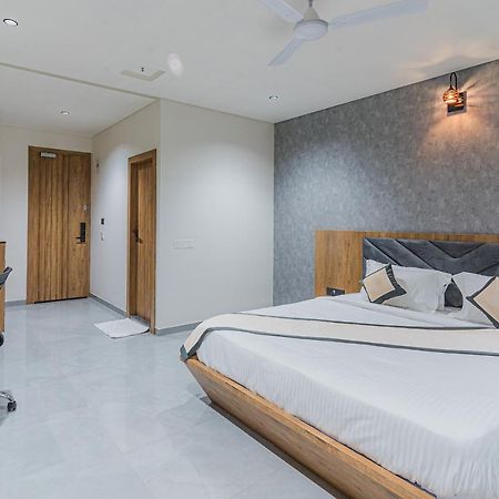 Hotel The Grand Heaven Gandhinagar Eksteriør bilde