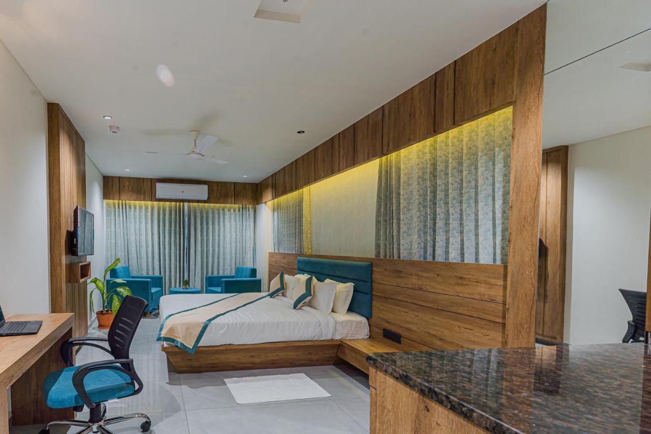 Hotel The Grand Heaven Gandhinagar Eksteriør bilde