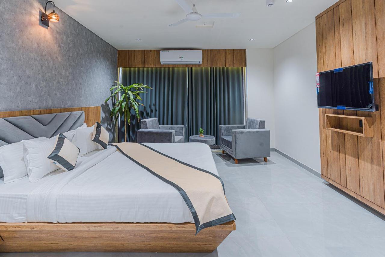 Hotel The Grand Heaven Gandhinagar Eksteriør bilde